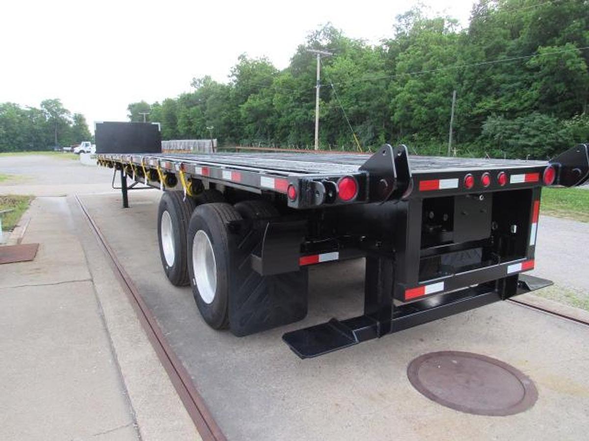 Used 2015 Utility 45' X 102" Princeton/Moffett Trailer