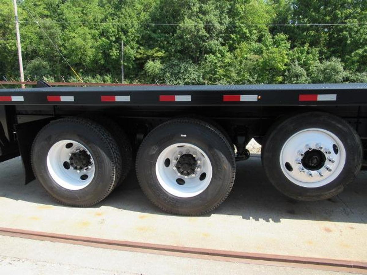 Used 2023 Freightliner M2 106