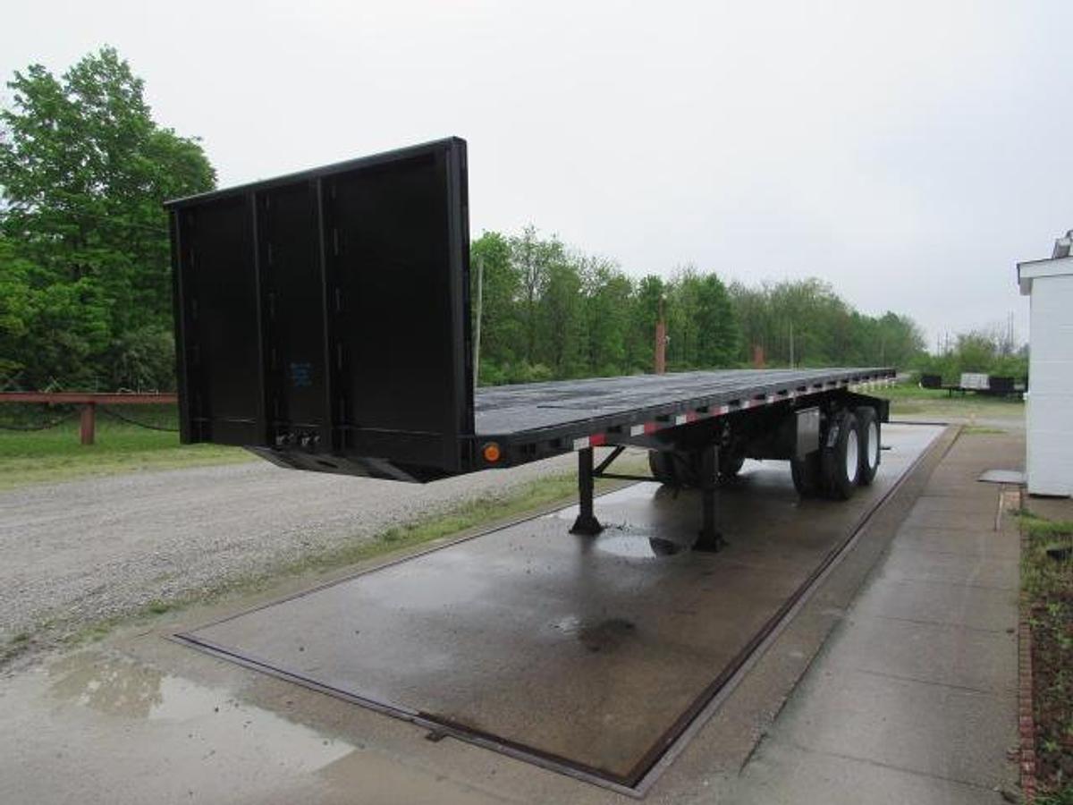 Used 2007 Lufkin 32' X 96" Moffett Trailer