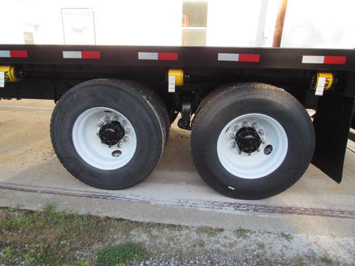 Used 2018 Freightliner M2 106