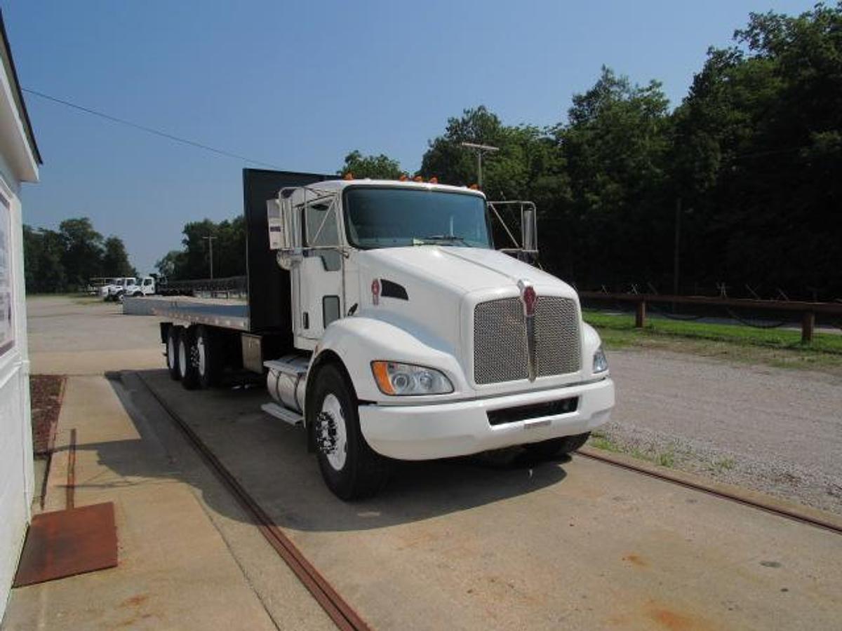 Used 2021 Kenworth T370 Flatbed Truck