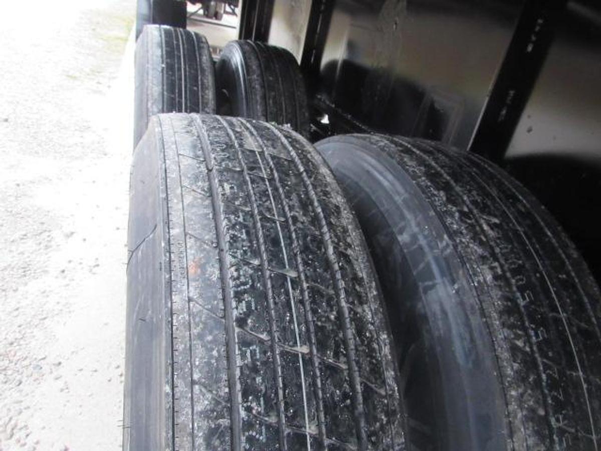 Used 2005  Lufkin 32' X 96"  Flatbed Moffett Trailer