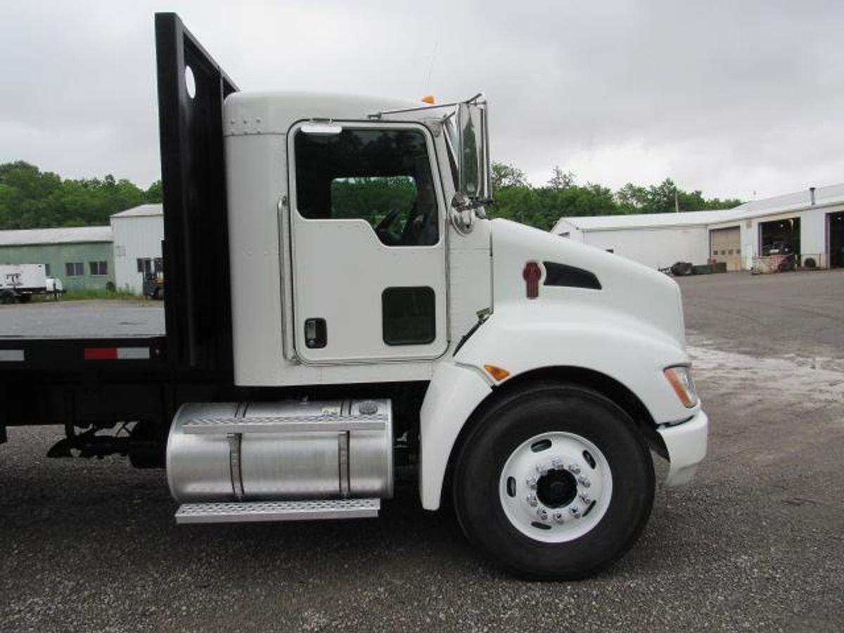 Used 2021 Kenworth T370 Flatbed Truck
