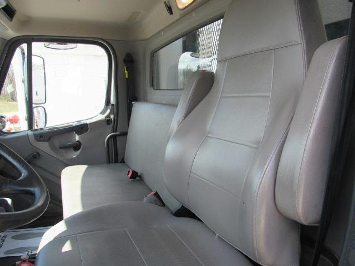 Used 2022 Freightliner M2 106