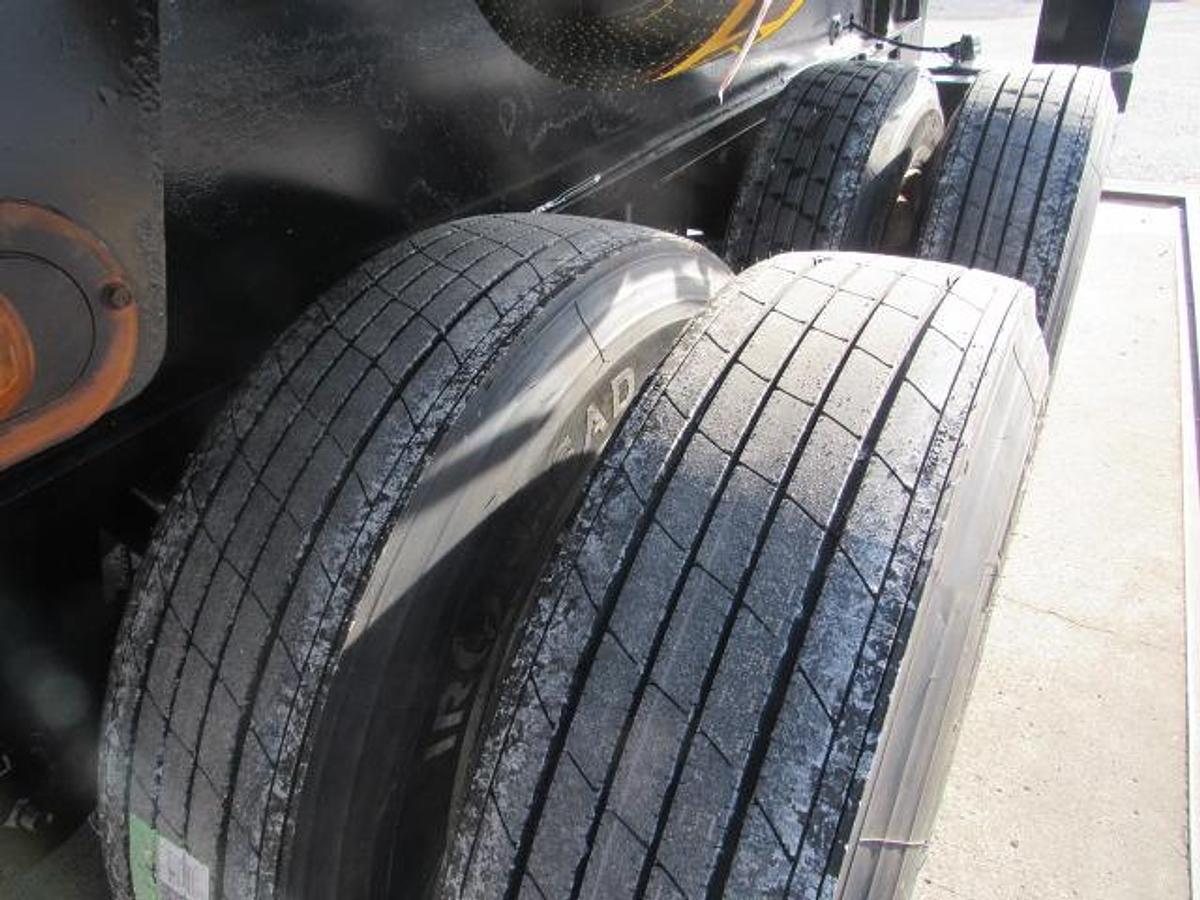 Used 2013 Great Dane Trailers  32' X 96" Flatbed Moffett Trailer