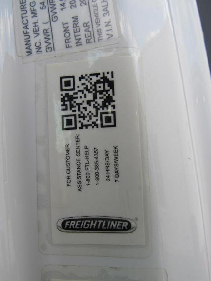 Used 2022 Freightliner M2 106