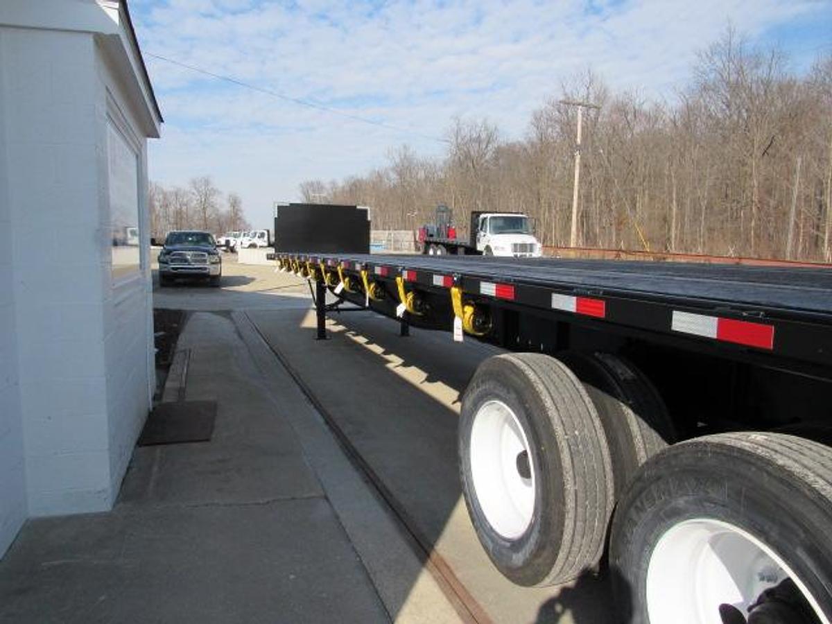 Used 2013 Utility 45' X 102 Princeton/Moffett Trailer