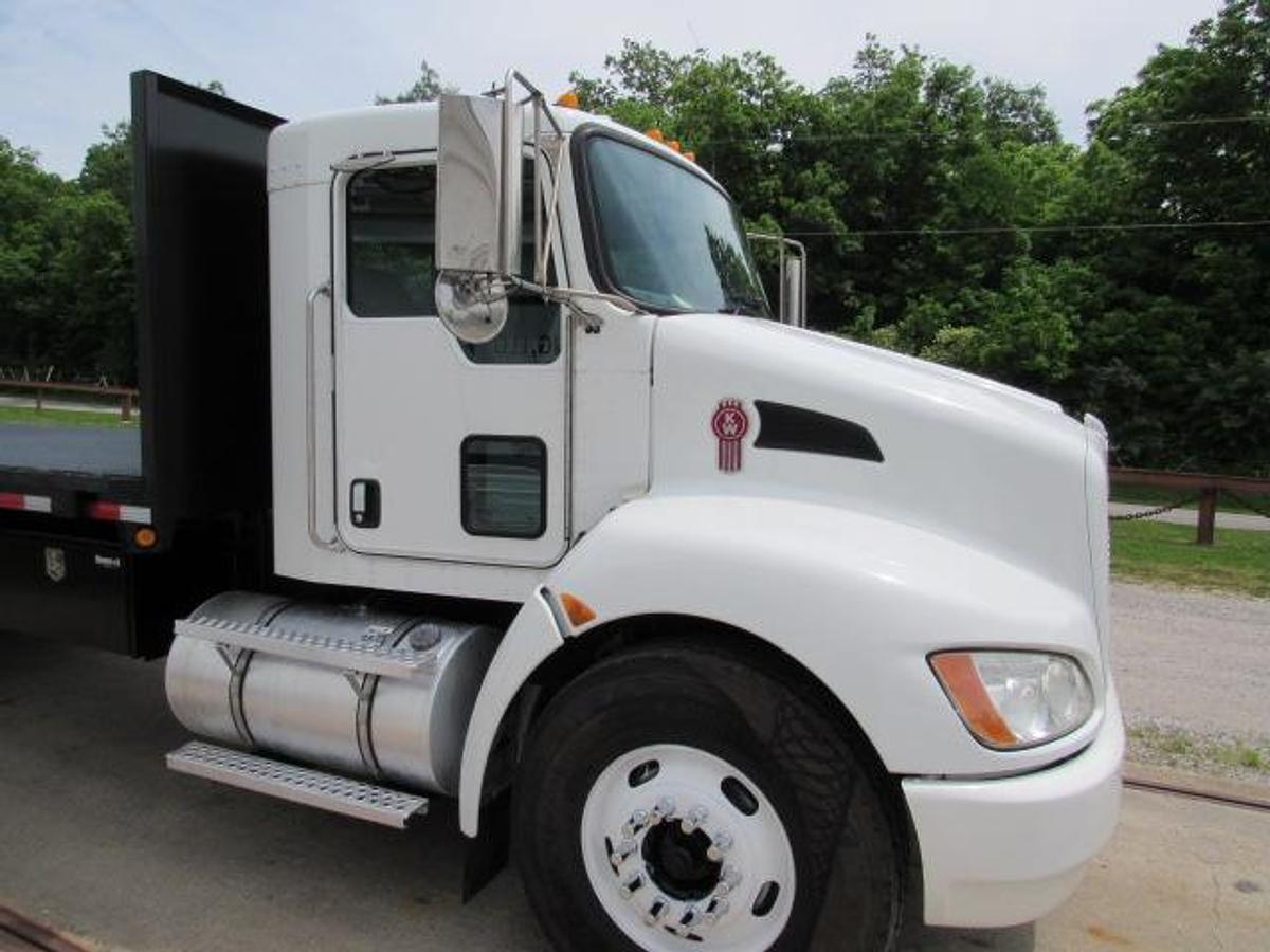 Used 2021 Kenworth T370 Flatbed Truck