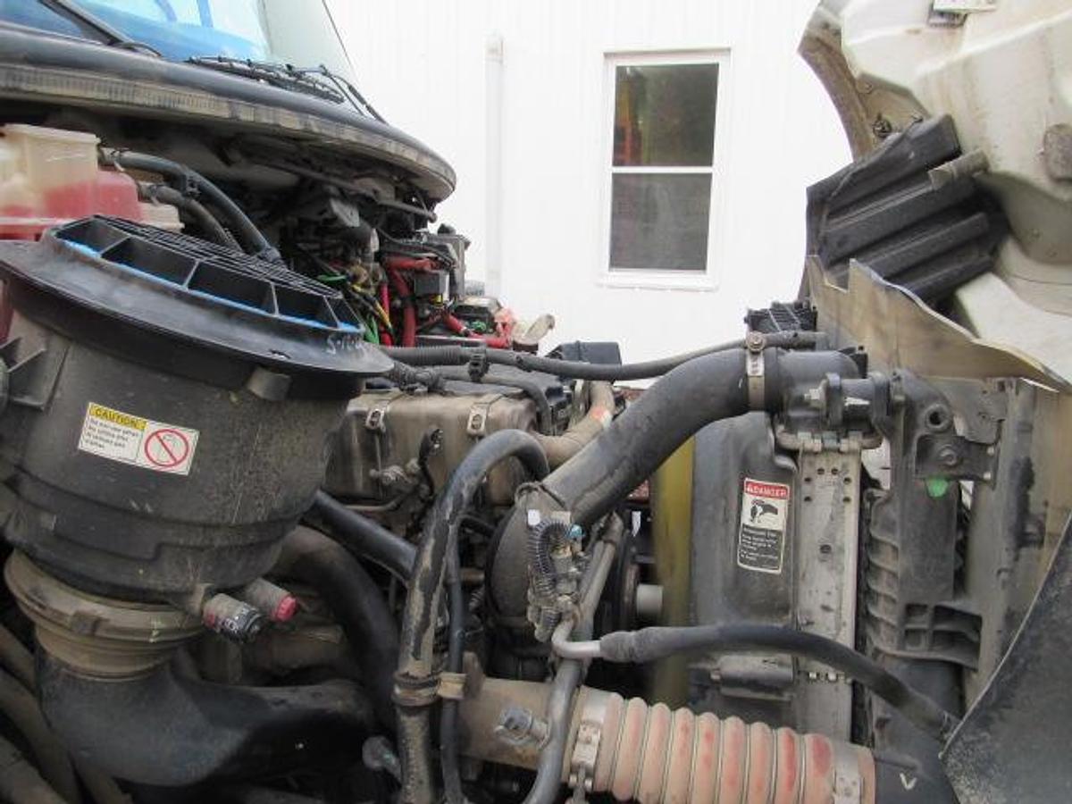 Used 2022 Freightliner M2 106