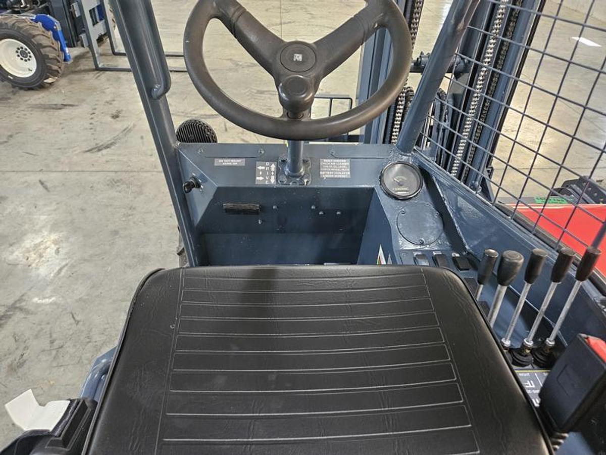 Used 2018 LOADMAC 825 2 Way Forklift w/Extended Reach