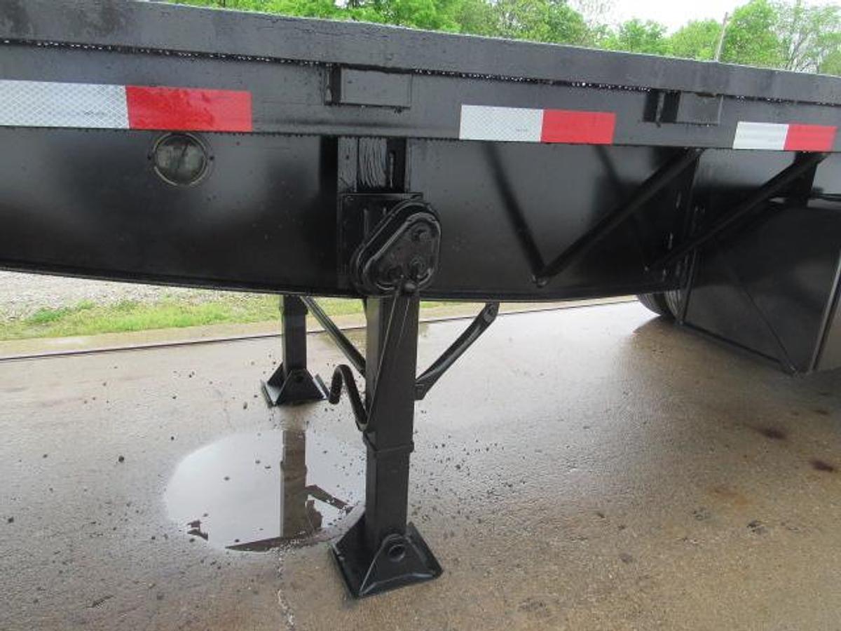 Used 2007 Lufkin 32' X 96" Moffett Trailer