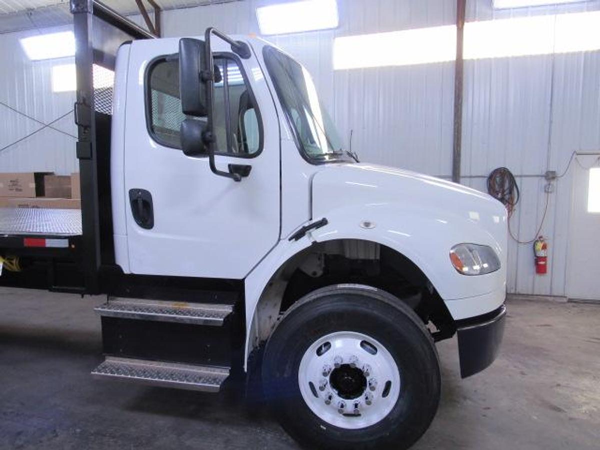 Used 2022 Freightliner M2 106