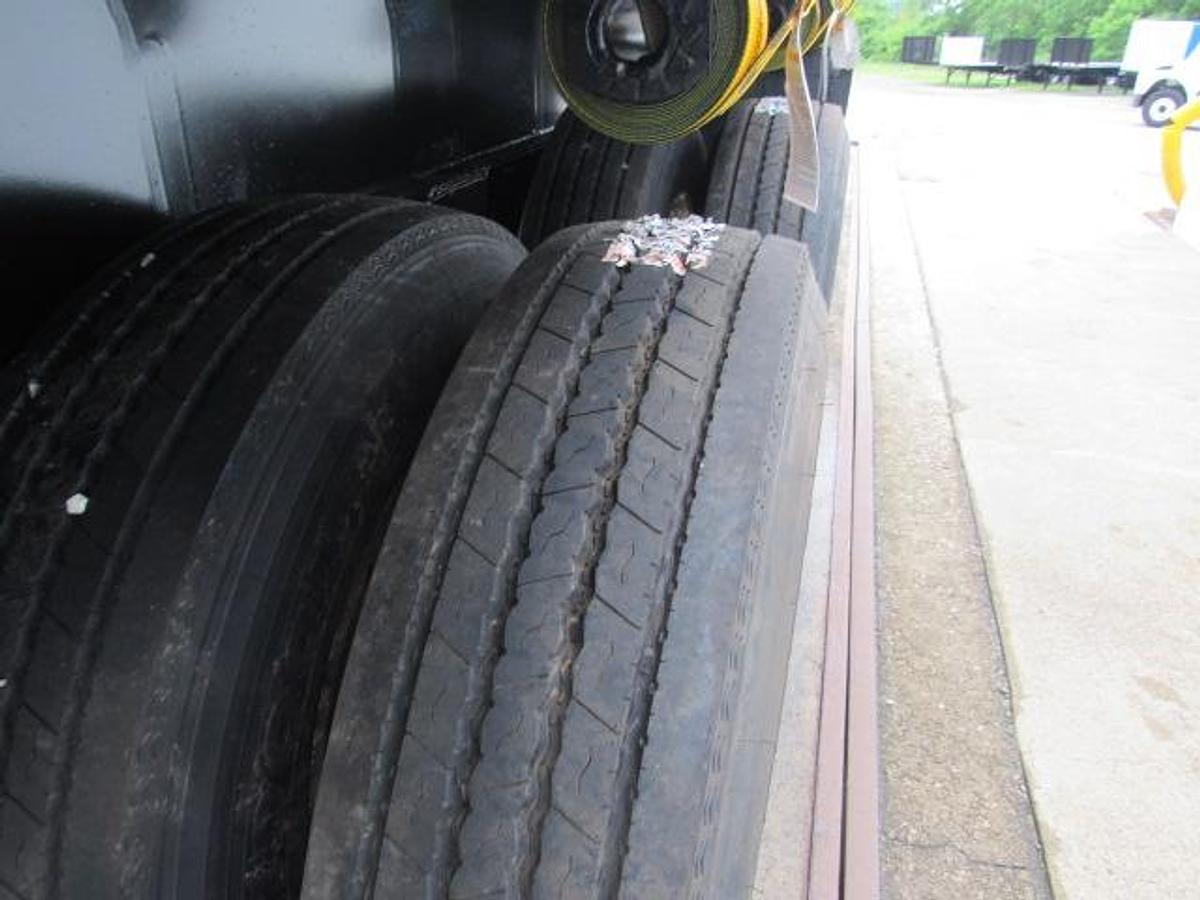 Used 2014 Utility 32 X 102 Moffett Trailer