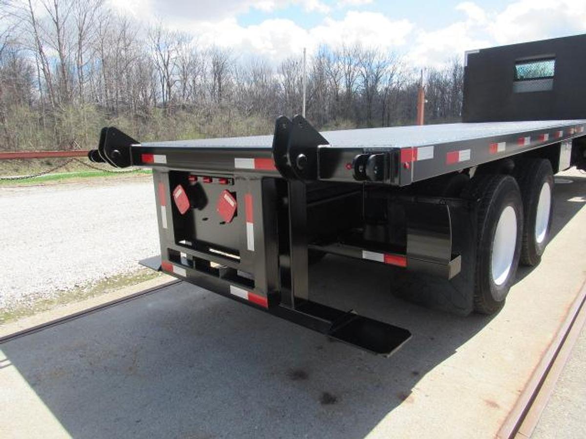 Used 2022 Freightliner M2 106