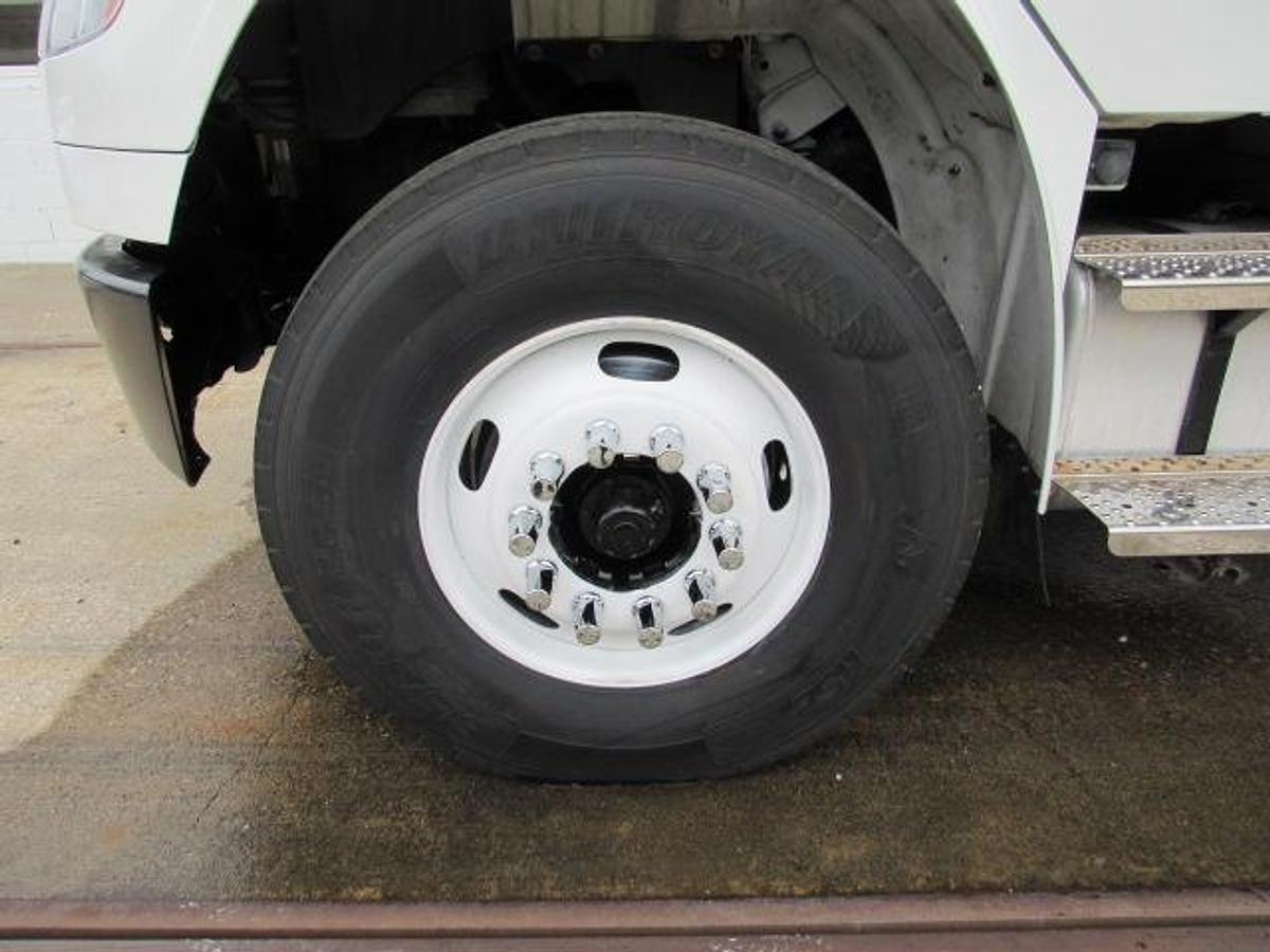 Used 2023 Freightliner M2 106