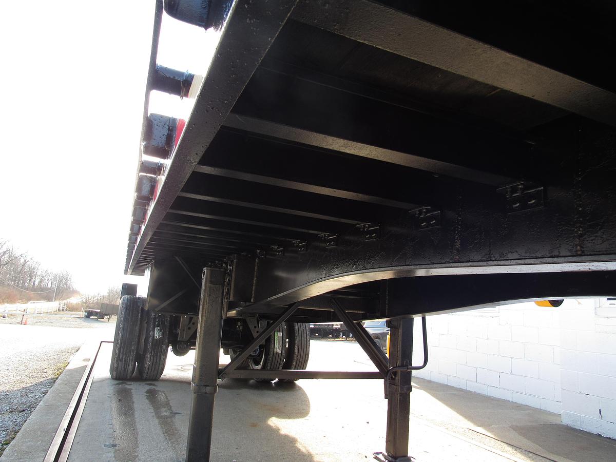 Used 2013 Great Dane Trailers  32' X 96" Flatbed Moffett Trailer