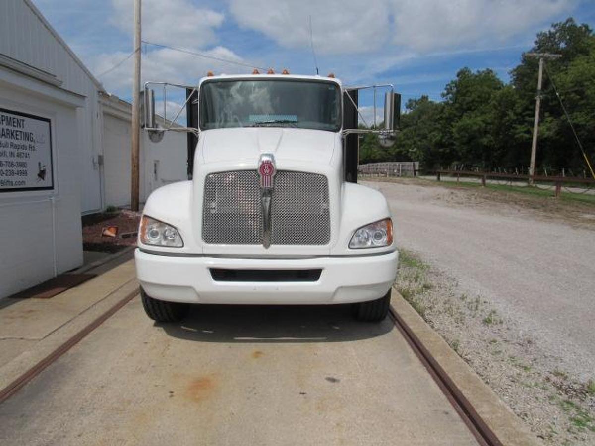 Used 2021 Kenworth T370 Flatbed Truck