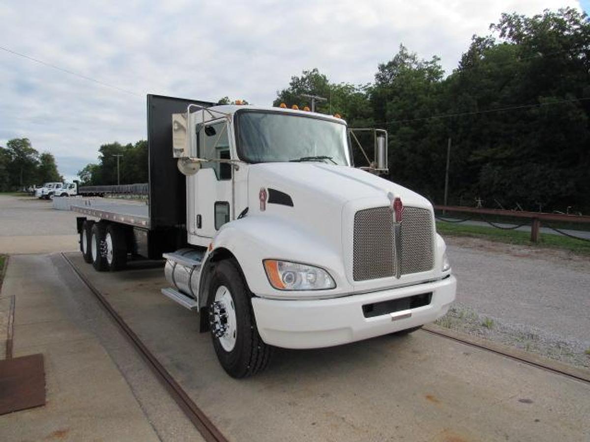 Used 2021 Kenworth T370 Flatbed Truck