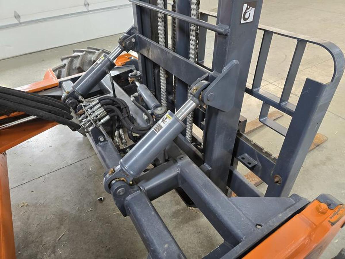 Used 2016 Moffett M8 55.3