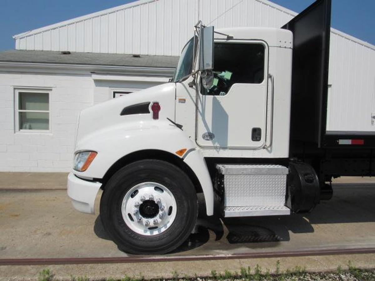 Used 2021 Kenworth T370 Flatbed Truck