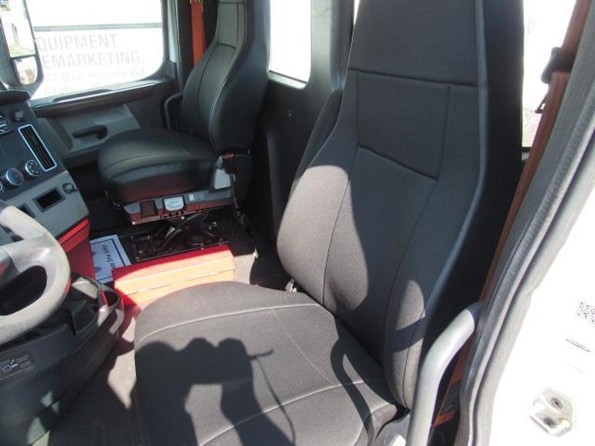 Used 2018 Freightliner Cascadia 125