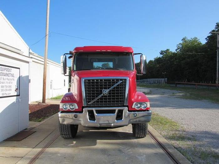 Used 2016 VOLVO VHD FLATBED TRUCK W/UNIVERSAL MOFFETT/PRINCETON MOUNTING KIT