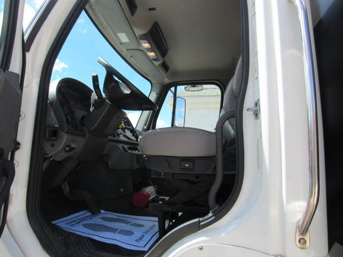 Used 2022 Freightliner M2 106