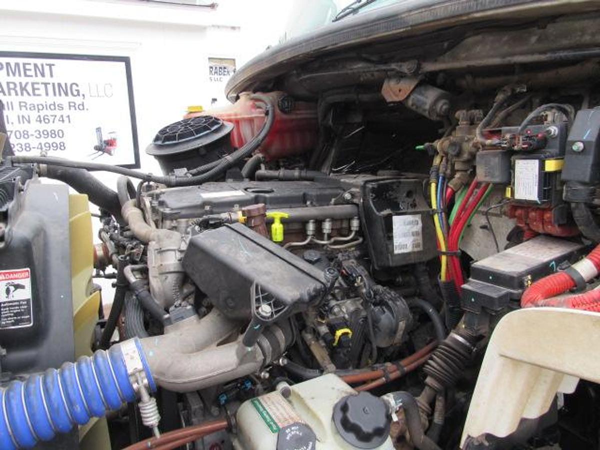 Used 2022 Freightliner M2 106