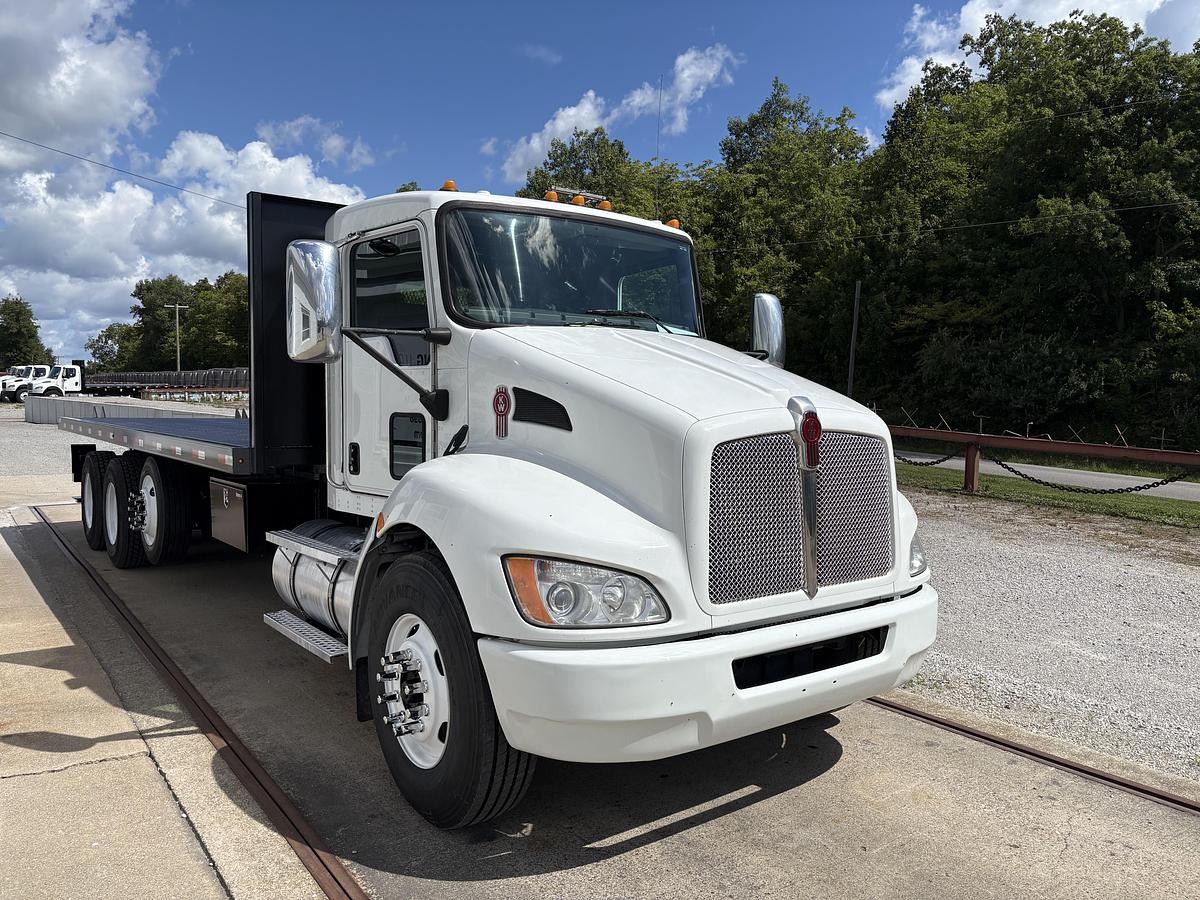 Used 2020 Kenworth T370 Flatbed Truck