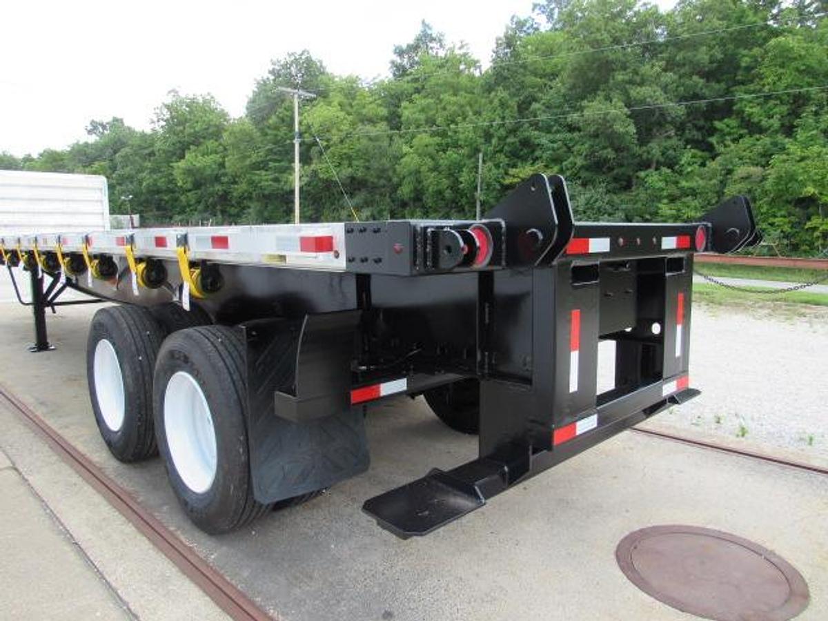 Used 2017 Great Dane Trailers 36' 6" X 102" Aluminum Combo Flatbed Moffett Trailer