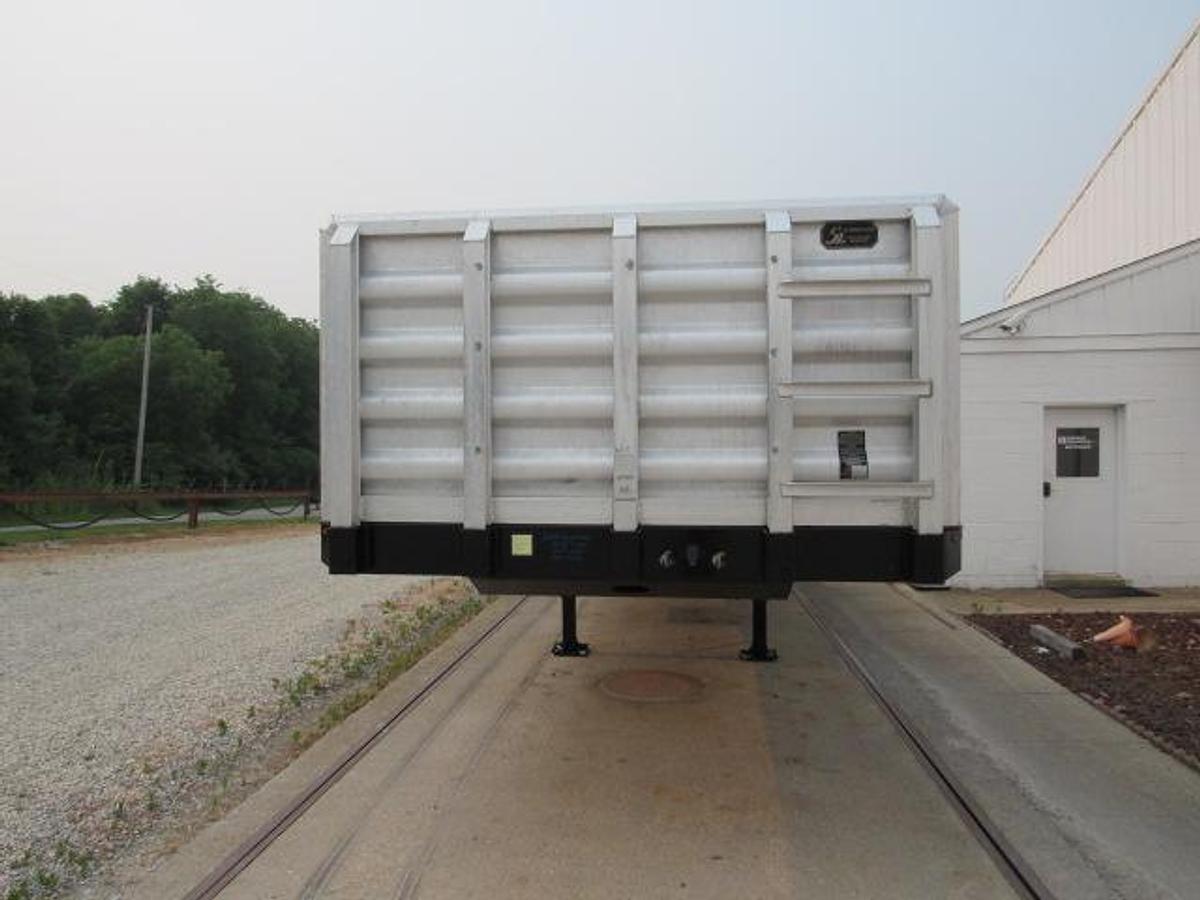 Used 2015 Great Dane Trailers  36' 6" X 102" Flatbed Moffett Trailer