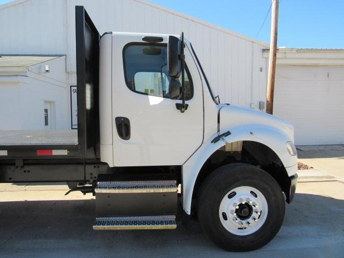 Used 2022 Freightliner M2 106