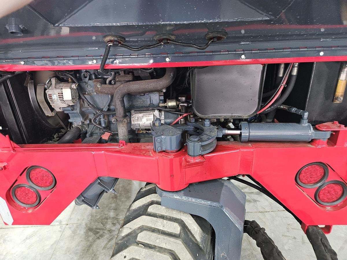 Used 2014 Navigator RT-5500 Truck Mounted Forklift