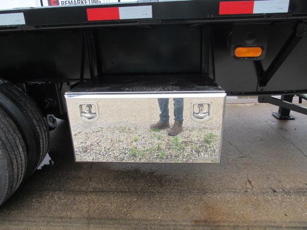 Used 2014 Utility 32 X 102 Moffett Trailer