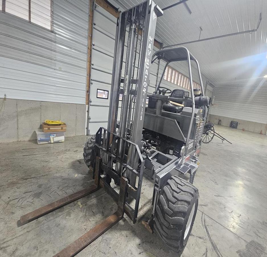 Used 2015 Navigator RT-5500 Truck Mounted Forklift