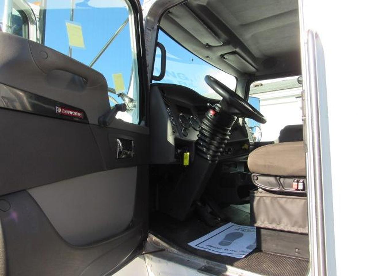 Used 2021 Kenworth T370 Flatbed Truck