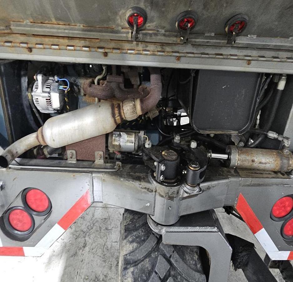 Used 2015 Navigator RT-5500 Truck Mounted Forklift