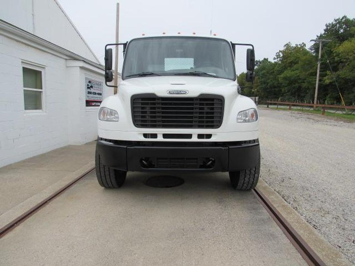Used 2022 Freightliner M2 106