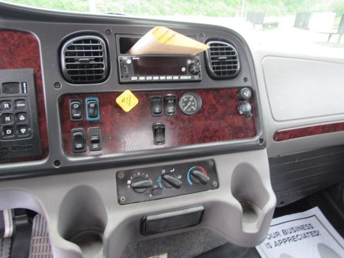 Used 2022 Freightliner M2 106