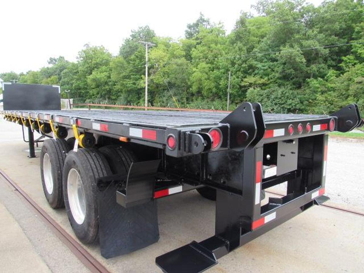 Used 2015 Utility 36 6 X 102 Moffett Trailer