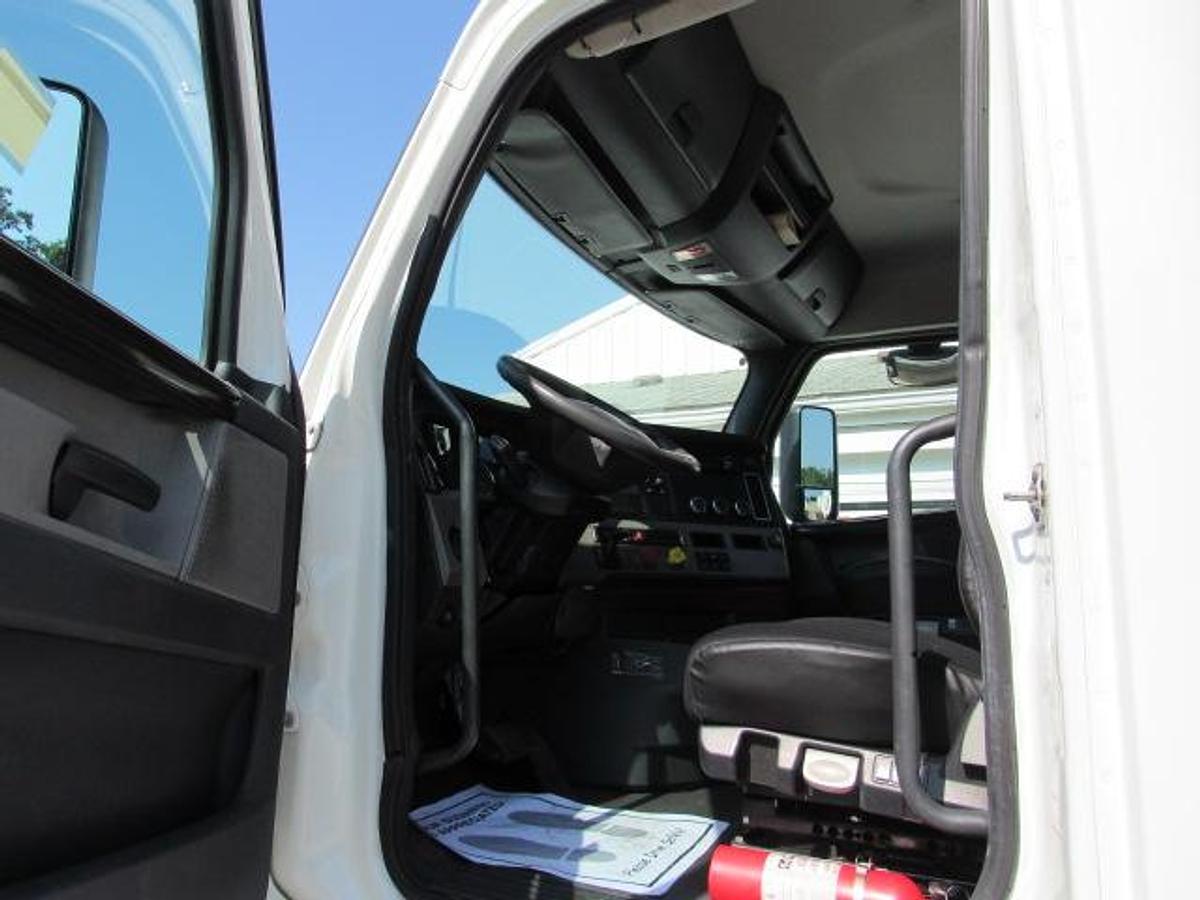 Used 2018 Freightliner Cascadia 125