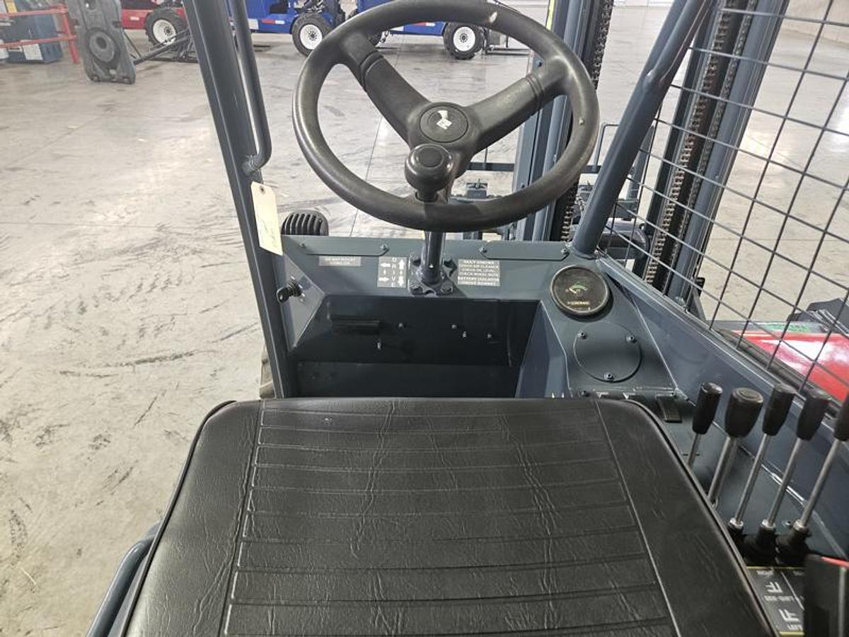 Used 2018 LOADMAC 825 2 Way Forklift w/Extended Reach