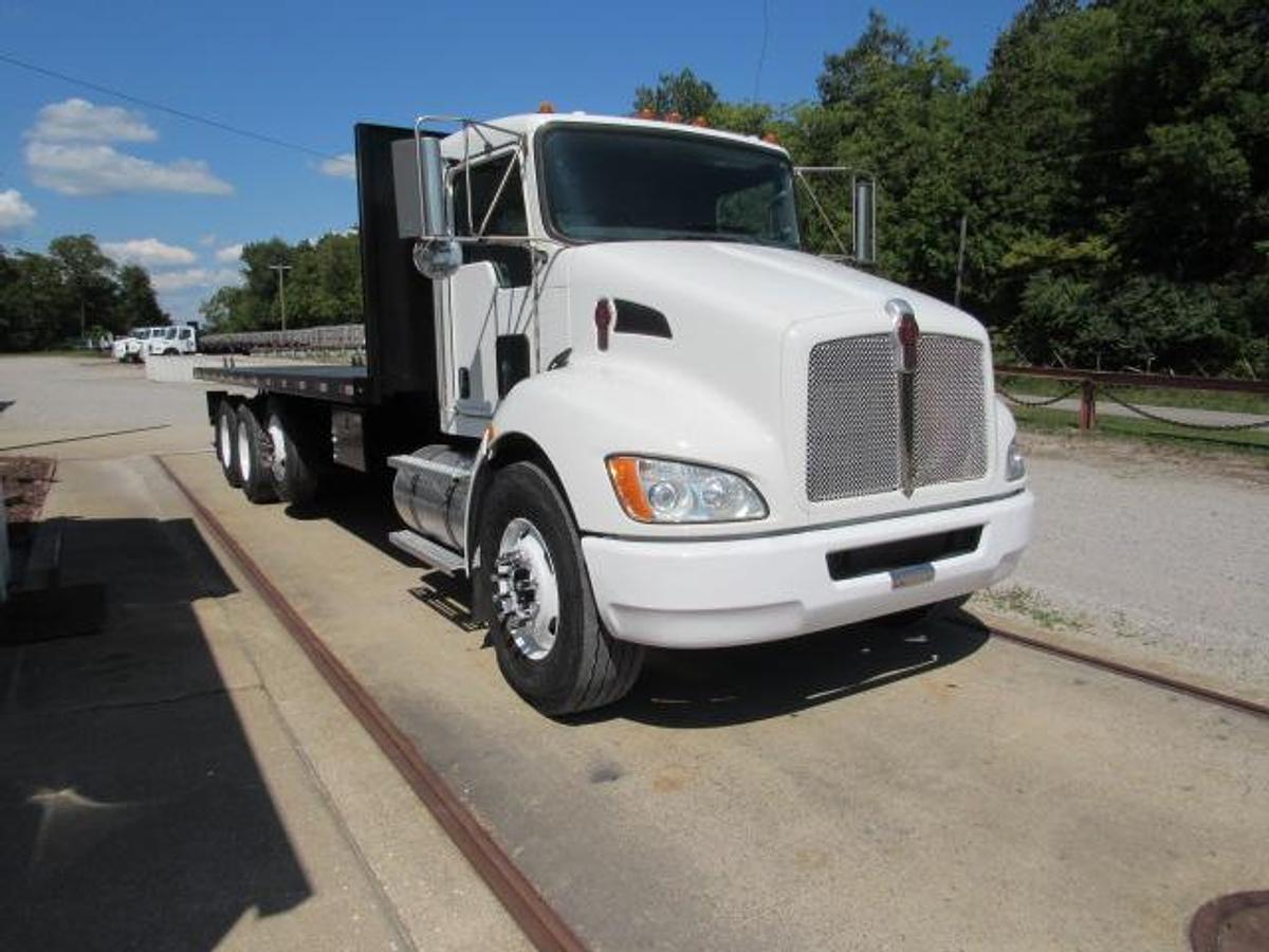 Used 2021 Kenworth T370 Flatbed Truck