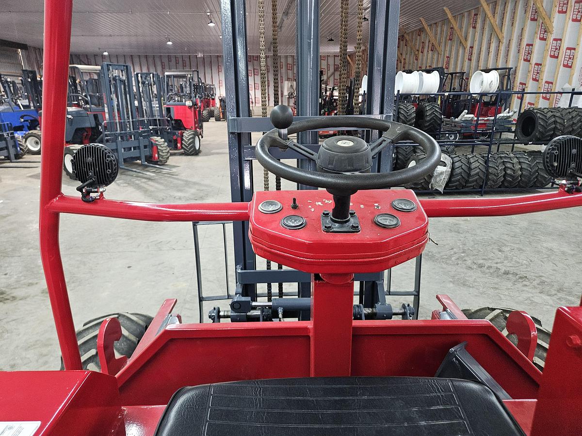 Used 2014 Navigator RT-5500 Truck Mounted Forklift