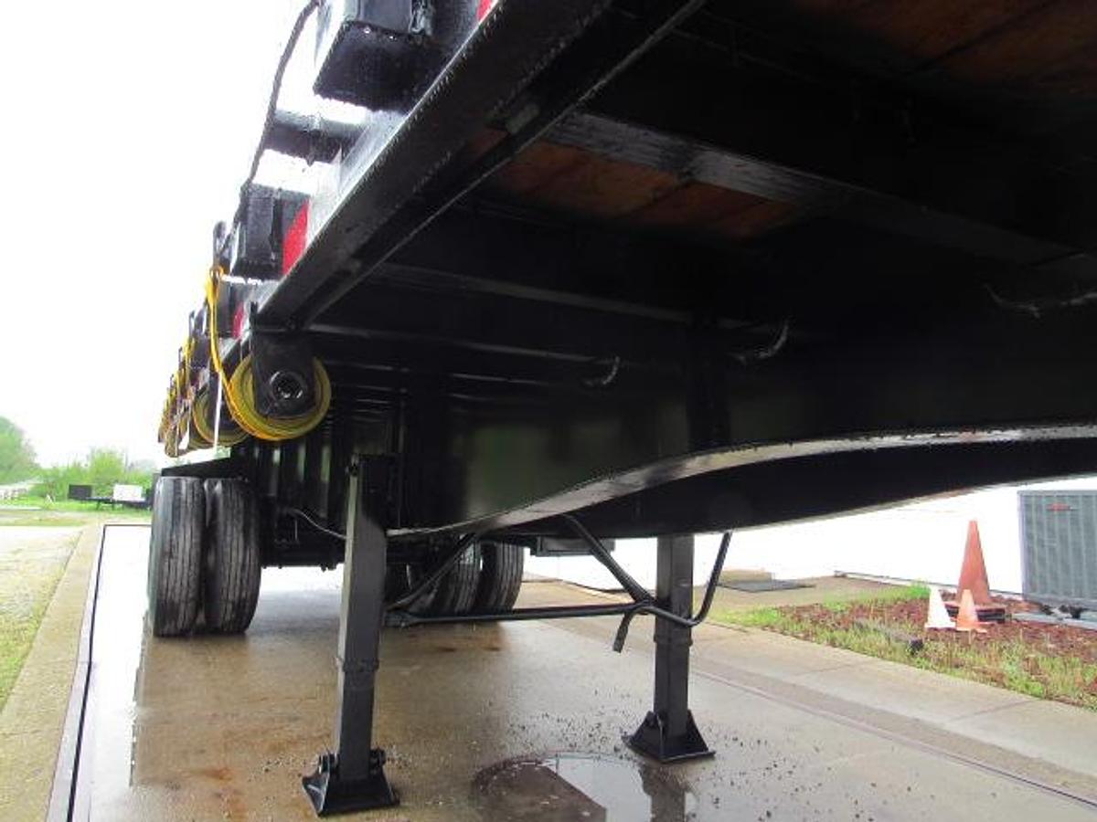 Used 2007 Lufkin 32' X 96" Moffett Trailer