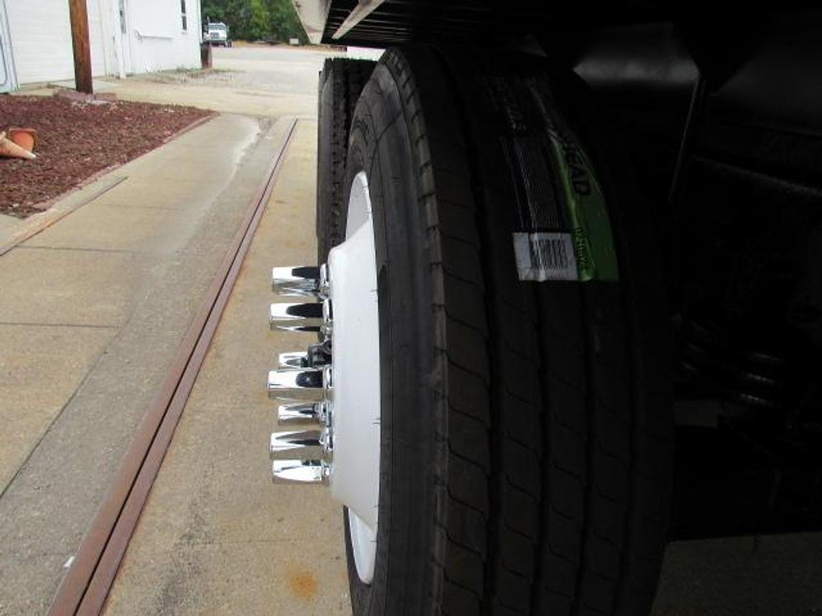 Used 2022 Freightliner M2 106