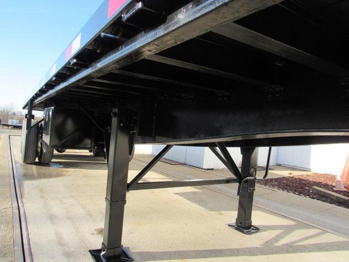 Used 2016 Great Dane Trailers 36' 6" X 102" Flatbed Moffett Trailer