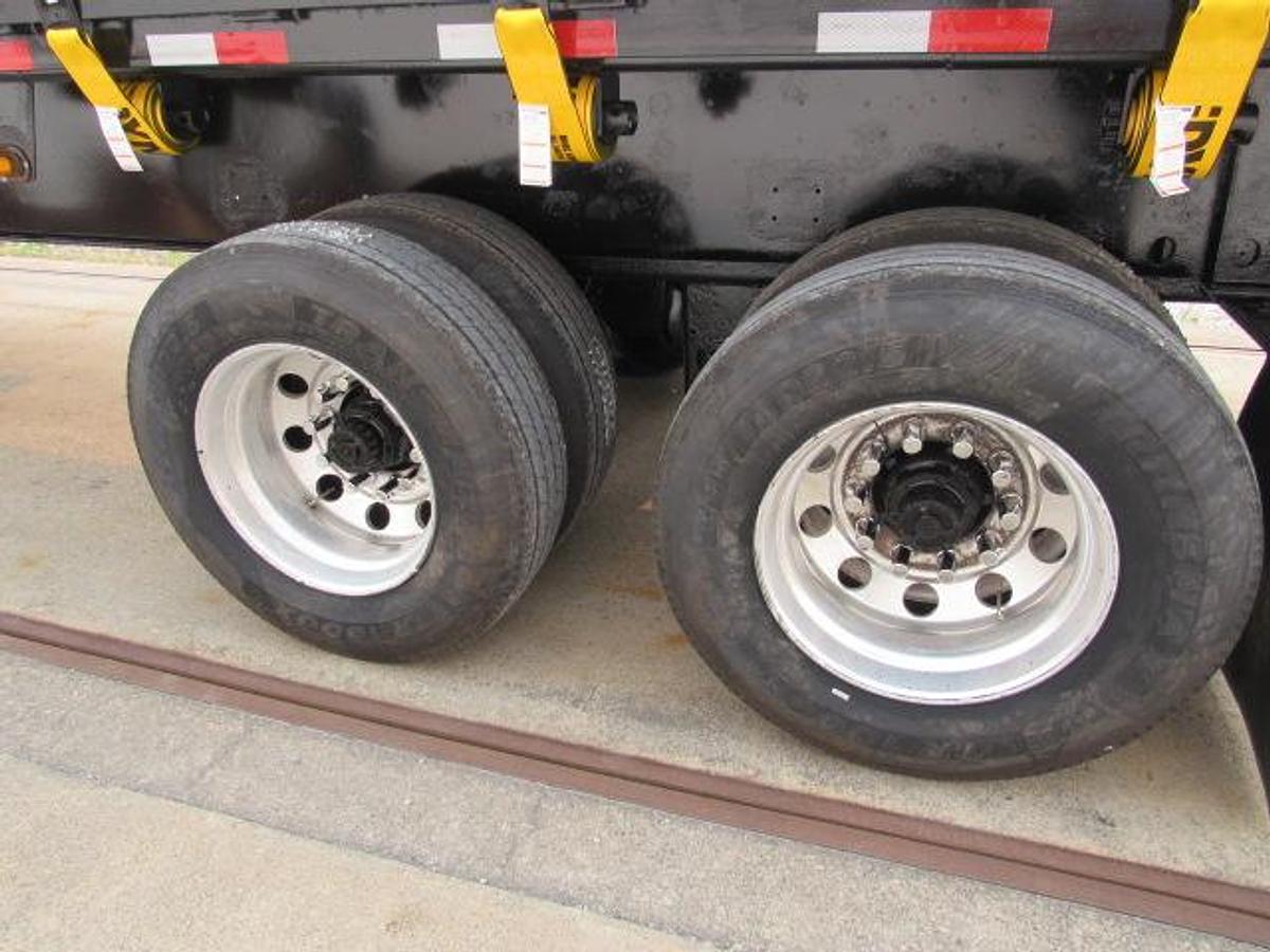Used 2015 Great Dane Trailers  36' 6" X 102" Flatbed Moffett Trailer