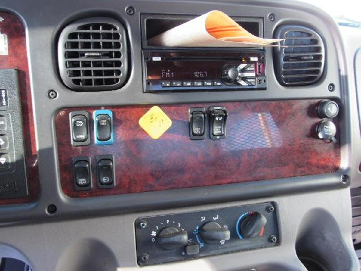 Used 2018 Freightliner M2 106