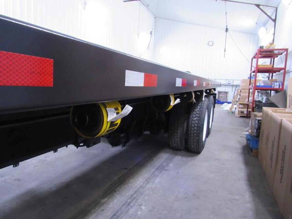 Used 2022 Freightliner M2 106